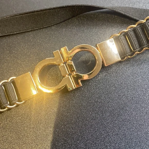 Womens Black and gold clasp belt elasticated 66cm Like new ✨✨ - Picture 5 of 7